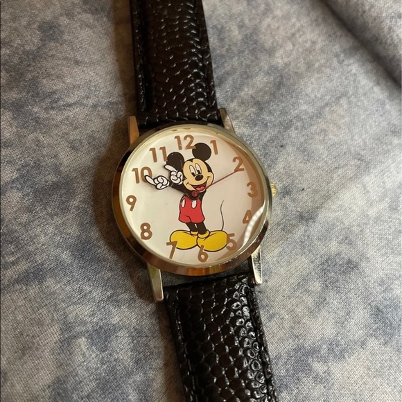 Mickey Mouse Watch - Picture 1 of 4